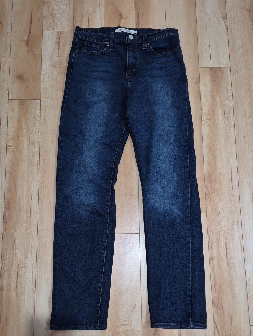 Signature By Levi's Women's Size 2 Slim Straight Jeans